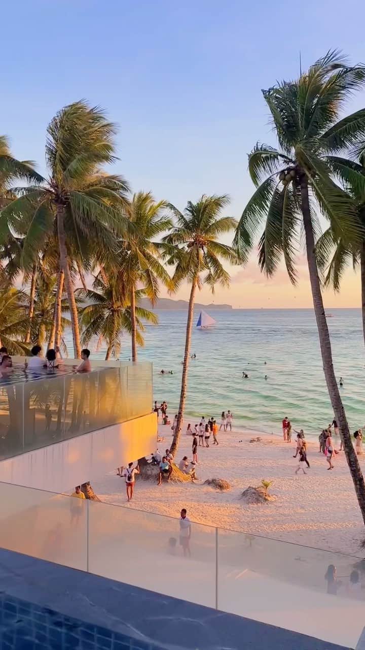 のインスタグラム：「어제자 인피니티 풀파티 뷰 ,,,  걍 존예... 힐링🥹  #헤난크리스탈샌즈리조트 #henancrystalsands」