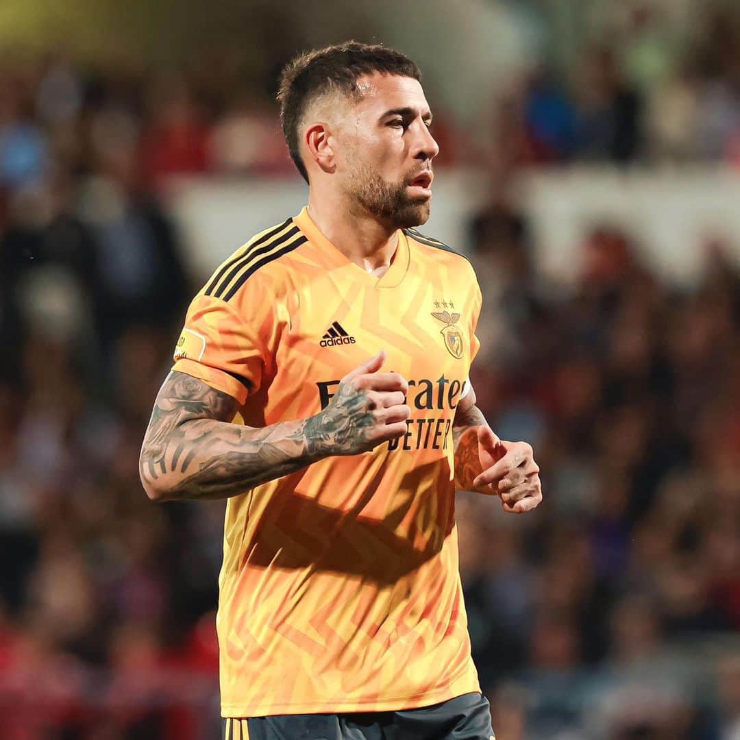 ニコラス・オタメンディのインスタグラム：「Seguimos Juntos! ❤️💪 Grande vitória da equipa para conseguirmos continuar no caminho certo!  +3 ✅ Clean sheet ✅ #SLBenfica 🦅🫡」