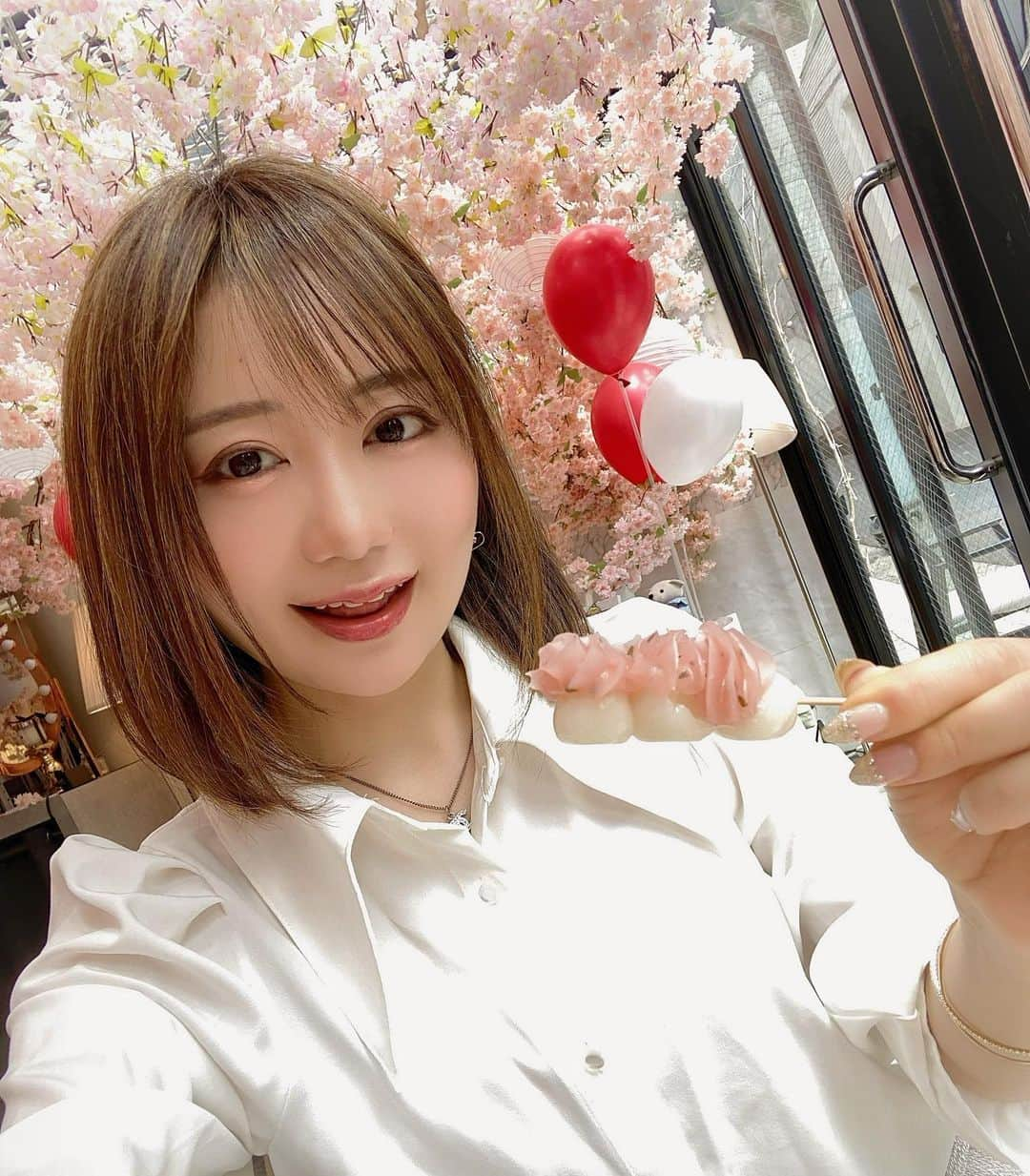 Roseさんのインスタグラム写真 - (RoseInstagram)「桜餅〜🍡🌸 . #gingergardenaoyama  #afternoontea  #sweets #teatime  #アフタヌーンティー  #青山カフェ  #表参道カフェ  #オシャレカフェ  #女子会コーデ  #女子力を取り戻そう  #てでぃじんじゃーくんのお花見あふたぬーんてぃー」4月30日 8時59分 - rose_ro_tan