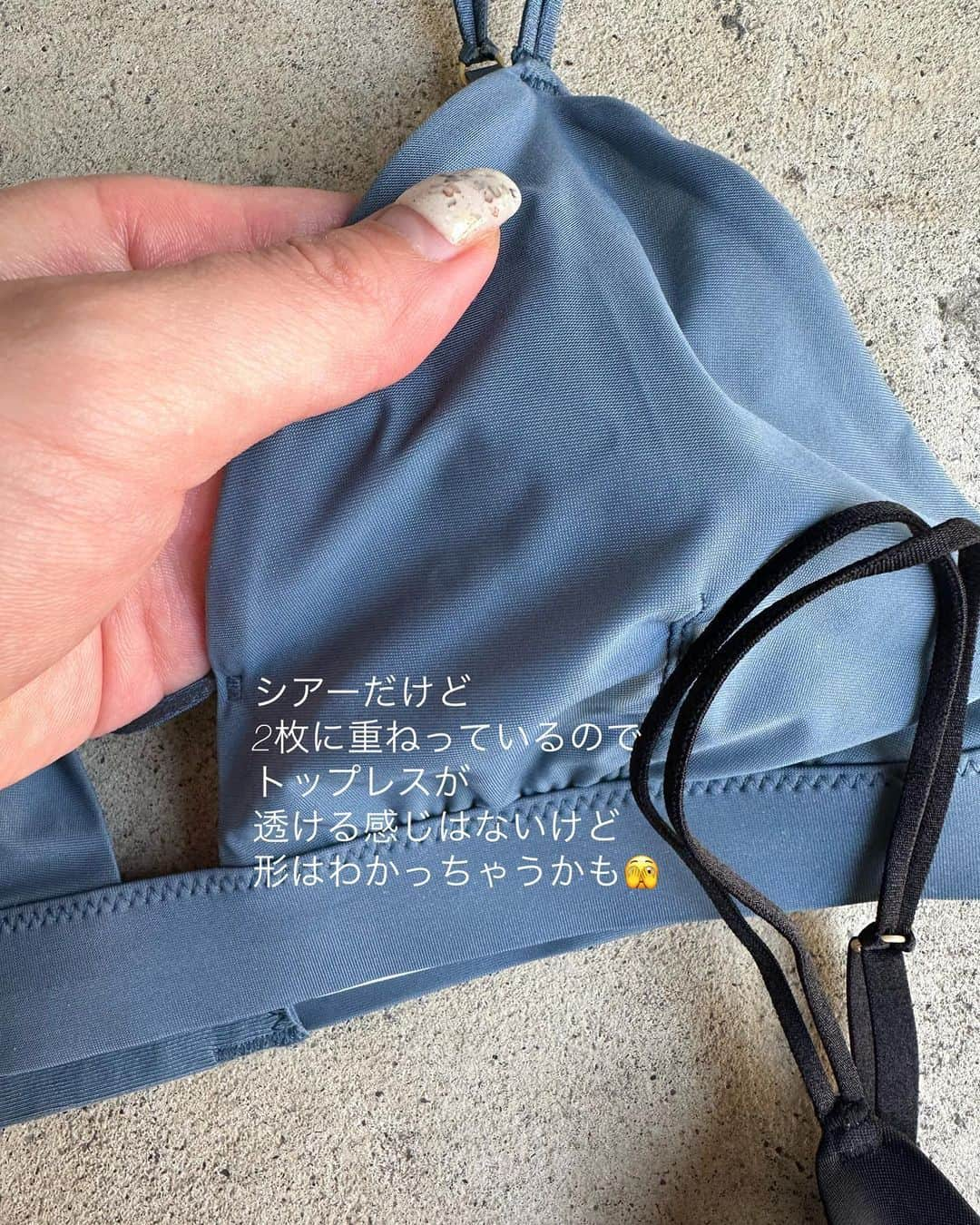 happyyopyさんのインスタグラム写真 - (happyyopyInstagram)「発売日にダッシュして 買いに行ったから まだ在庫豊富でよかった🥹❣️ #uniqloxmamekurogouchi  今年のラインナップが あまりにも好みすぎて下着は全てget💙💙 使いやすいのに見えても大丈夫な華奢感に いつも感動します🥹❣️  #ワイヤレスブラ (シアー) パットがないけどそれが可愛くって 紐の部分がサテンだったり mameのブラの全てそうなんだけど 金具やホックがゴールドなのが萌え🥹✨ シアーは2枚重ねてあるので 色が透けるのはないかな？パットがない分 トップレスの形はわかっちゃうかも🫣 でもそれも可愛い❣️  #エアリズムプランジブラキャミソール  エアリズムの軽さと mameのお胸をキレイに見せるデザインが 完璧すぎてシースルートップスを着る時とか 撮影のとき便利と思ってナチュラルとブラックをゲット🫰🏾  #ワイヤレスブラ これも本当優秀だからボロボロになってても 捨てれずにいて😂 背中空きの服でもそのブラをして見せブラにしてたな〜 そのため3枚買い🤣もう定番にしてほしい💦  #ソックス ソックスは足袋のデザインになってて マルジェラのブーツ履くように✌️ シルクタッチだから手触りが良かった♡色も可愛い😌  #シアーショーツ シアーショーツはブラと比べたら 透け感をかなり楽しめるアイテム🤭 それが可愛かったからショーツは このデザインのを選びました🙆🏽‍♀️  長くなってしまったけど 購入するときの参考になれば✍️  #ユニクロ #UNIQLO #ユニクロ購入品 #mamekurogouchi」4月30日 9時08分 - happyyopy