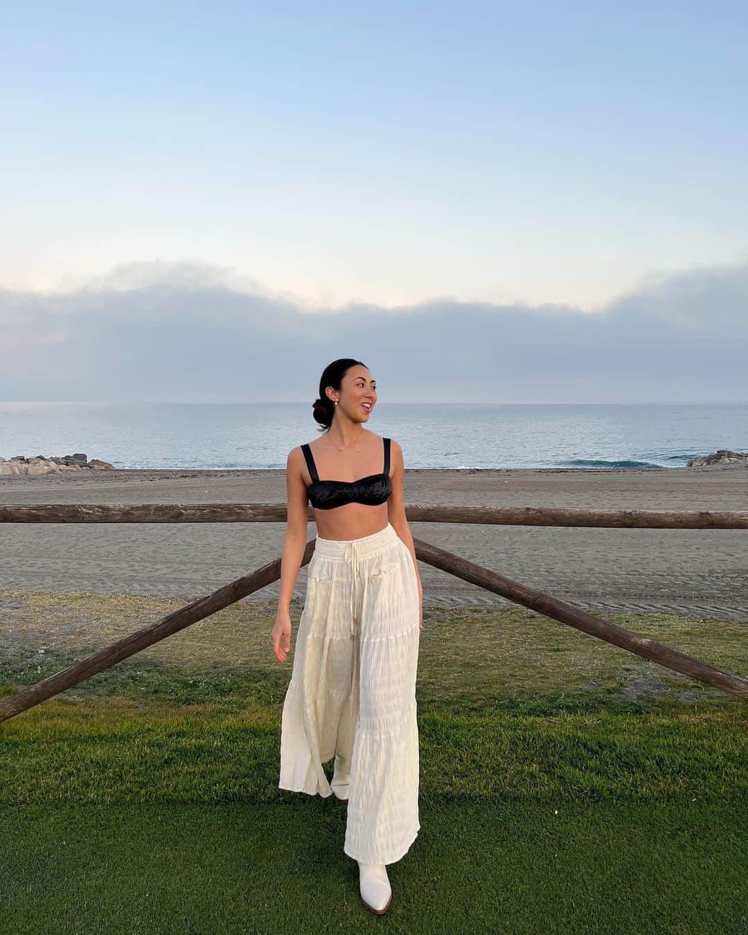 freepeopleのインスタグラム：「Now this is how you wear FP. Scroll to see our favorite looks perfect for the weekend and beyond.   #whenyouwearFP . . . . @chants_coop @hairditorial @marionlietout @estephannyarabella @lisagermaneau」