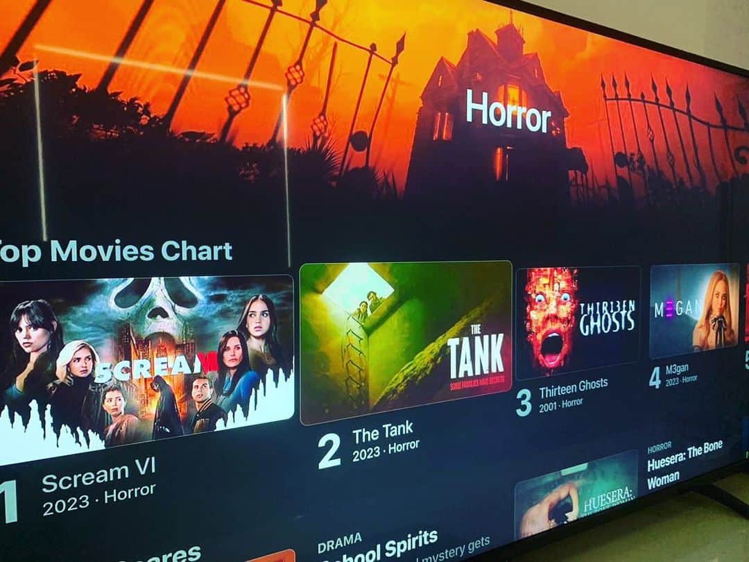 のインスタグラム：「So stoked for my buddy @happydogscott and his film “the Tank” at the #2 in the US. Go see it!」