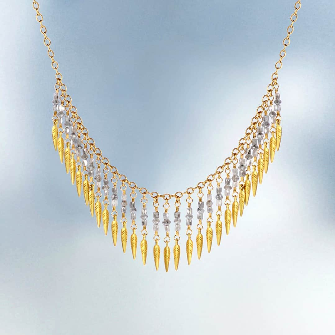 ミーアンドローさんのインスタグラム写真 - (ミーアンドローInstagram)「With delicate feathers hanging from a grey diamond fringe chain, this necklace is sparkly yet subtle enough for every day.   #greydiamond #dreamcatcher #necklace #delicate #finejewelry #18kgold #jewelrydesign #handcraftedjewelry #madeinnyc #meandrojewelryWith delicate」4月30日 0時26分 - meandrojewelry