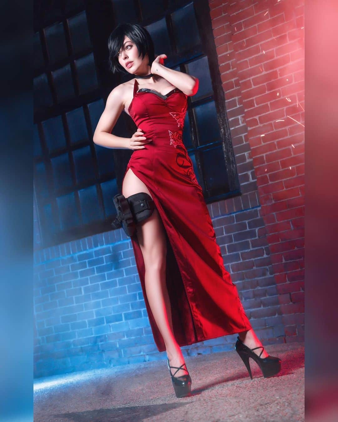 Nadya Antonさんのインスタグラム写真 - (Nadya AntonInstagram)「Resident Evil 4 / Ada Wong Hoy me toco andar de niñera por un pueblito donde la gente es medio grosera pero que se le va a hacer 🧟  Ashley Graham @nanakireicosplay  📸 @rubenfotoart  #adawong #residentevil #capcom #cosplay」4月30日 0時26分 - nadyasonika