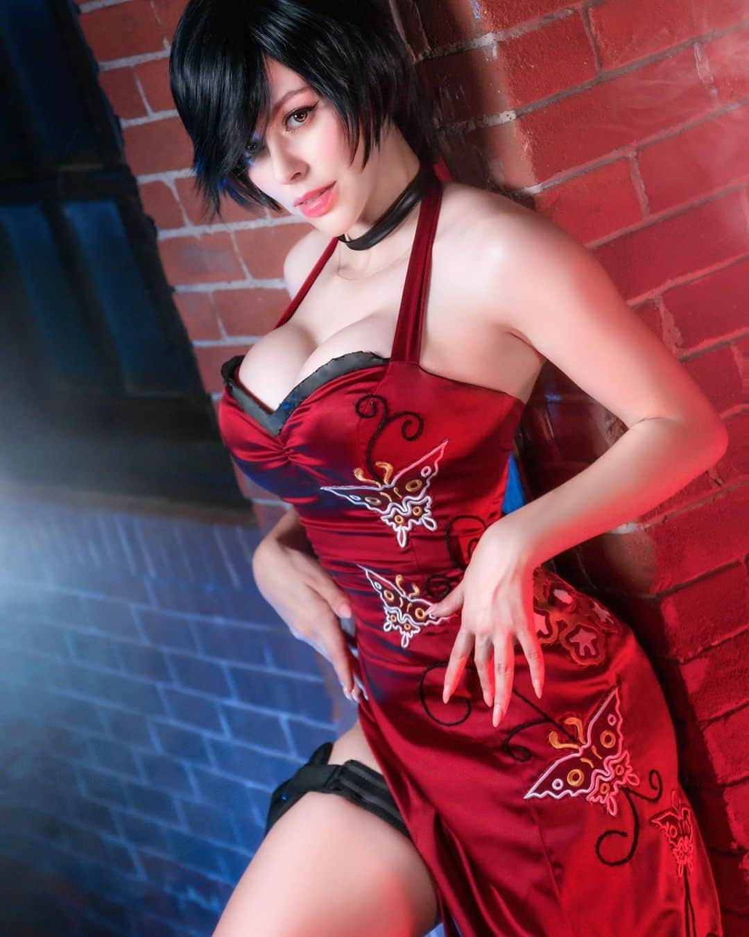 Nadya Antonさんのインスタグラム写真 - (Nadya AntonInstagram)「Resident Evil 4 / Ada Wong Hoy me toco andar de niñera por un pueblito donde la gente es medio grosera pero que se le va a hacer 🧟  Ashley Graham @nanakireicosplay  📸 @rubenfotoart  #adawong #residentevil #capcom #cosplay」4月30日 0時26分 - nadyasonika