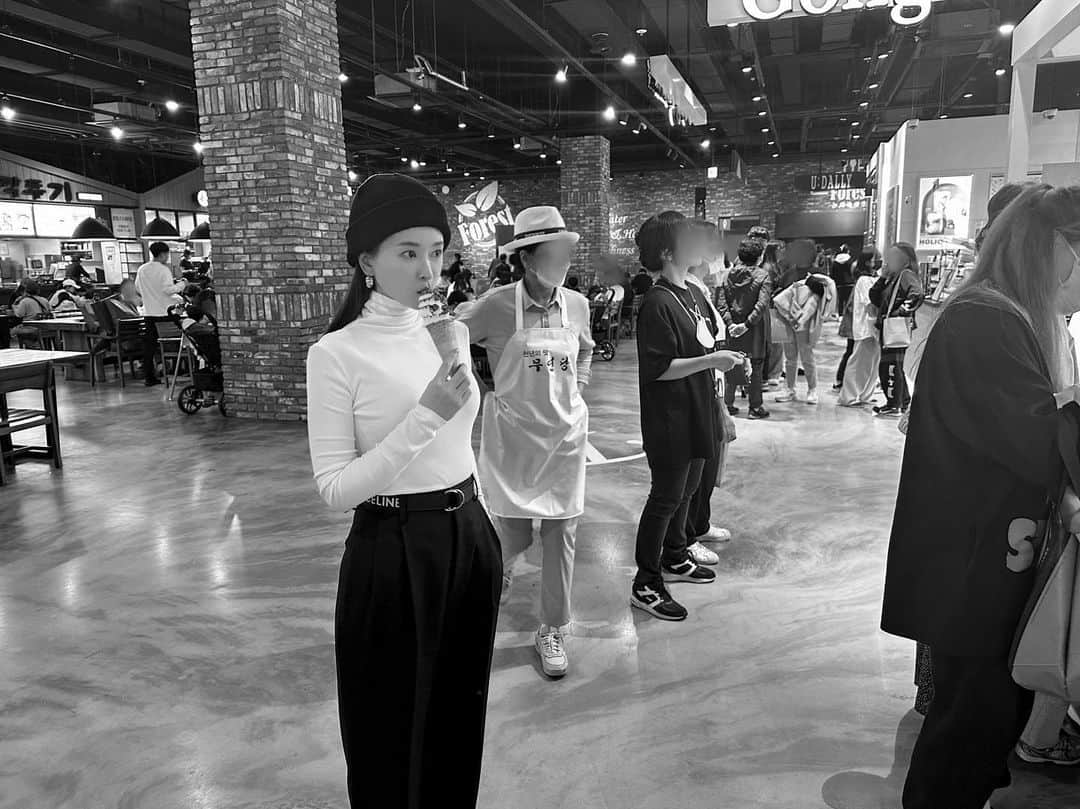 平大路えみのインスタグラム：「🫠🍦🍫」