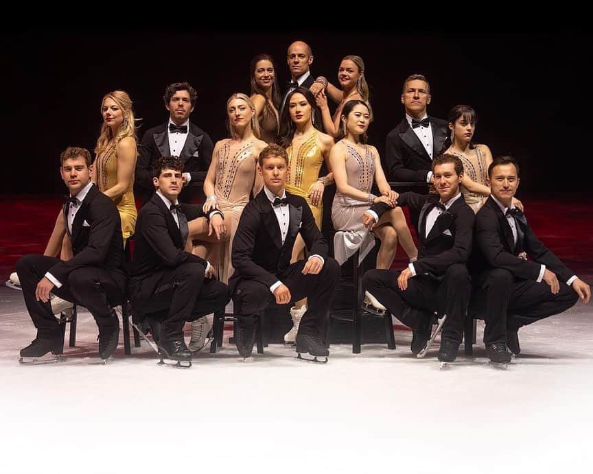 エヴァン・ベイツのインスタグラム：「Stars on Ice Canada 2023 💫  What a cast! Special thank you to @j_butt and @feelingmathieucaron for choreo and costuming. What an honor to be a part of @kb.on.ice’s farewell tour.  #soi2023 #soifamily #starsonice #canada #tourlife」