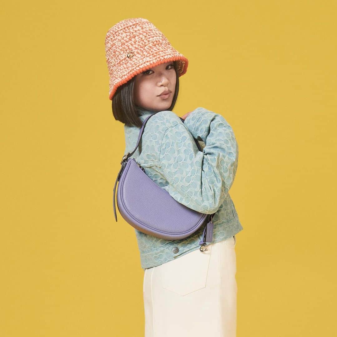 のインスタグラム：「Gift mom a bag as unique as she is. 💜 #CoachNY #MothersDay」