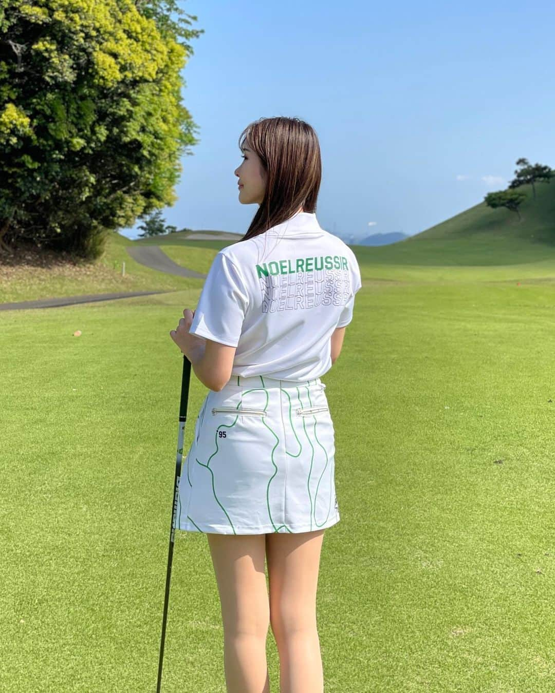 宇水遥佳さんのインスタグラム写真 - (宇水遥佳Instagram)「. 昨日はプチコンペ⛳️ POPUPでオーダーしていたノエルの新作で ラウンドしました🥰 . ノエルのウェアは人と被らないデザイン性と 生地がとっても良くって大好き🥰 ラウンド中も好評でした⭐️ . 夜は新進気鋭で打ち上げ🥩 美味しかったし楽しかったオフの一日✨ . . @noelreussir_official @new__jack__swing  #noelreussir #ゴルフウェア #ゴルフストリート #ゴルフ女子 #ゴルフコーデ #女子ゴルフ  #新進気鋭 #新進気鋭恵比寿」4月30日 0時51分 - haruka._.usui