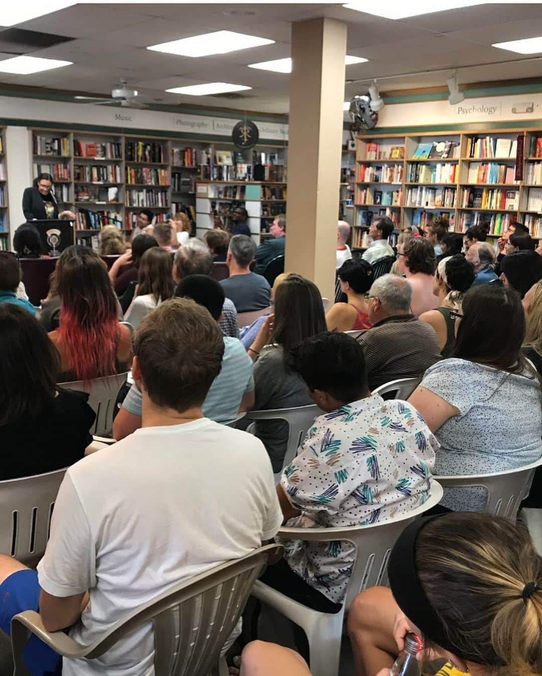 アンバー・タンブリンさんのインスタグラム写真 - (アンバー・タンブリンInstagram)「Indie bookstores have changed my life. Indie bookstores have saved my life. Indie bookstores have made my life. Happy #IndieBookstoreDay to all the beautiful faces who attend readings and all the wonderful bookstores, owners, and staff who host them. We’d be nothing without you.   Some pictured and some not:  • @GreenLightBklyn - Brooklyn, NY • @BerlsPoetry - Brooklyn, NY • @BookSoup - Los Angeles, CA • @SkylightBooks - Los Angeles, CA • @WarwicksBooks - La Jolla, CA • @CityLightsBooks - San Francisco, CA • @MagersAndQuinn - Minneapolis, MN • @ThirdPlaceBooks - Seattle, WA • @PowellsBooks - Portland, OR • @PrairieLightsBooks - Iowa City, IA • @BoswellBookCo - Milwaukee, WI • @PagesOnTheAve - Detroit, MI • @ParagrapheBookstore - Montréal, Canada • @TheBookLoft - Columbus, OH • @WhiteWhaleBks - Pittsburgh, PA • @TheIvyBookshop - Baltimore, MD • @PoliticsProse - Washington, DC • @FountainBookstore - Richmond, VA • @ParkRoadBooksCLT - Charlotte, NC • @MalapropsBookstore - Asheville, NC • @ParnassusBooks - Nashville, TN • @ACappellaBooks - Atlanta, GA • @ChangingHands - Tempe, AZ  + so many more ❤️📚  #independentbookstoreday  #indiebookstoreday  #booklover」4月30日 1時16分 - amberrosetamblyn