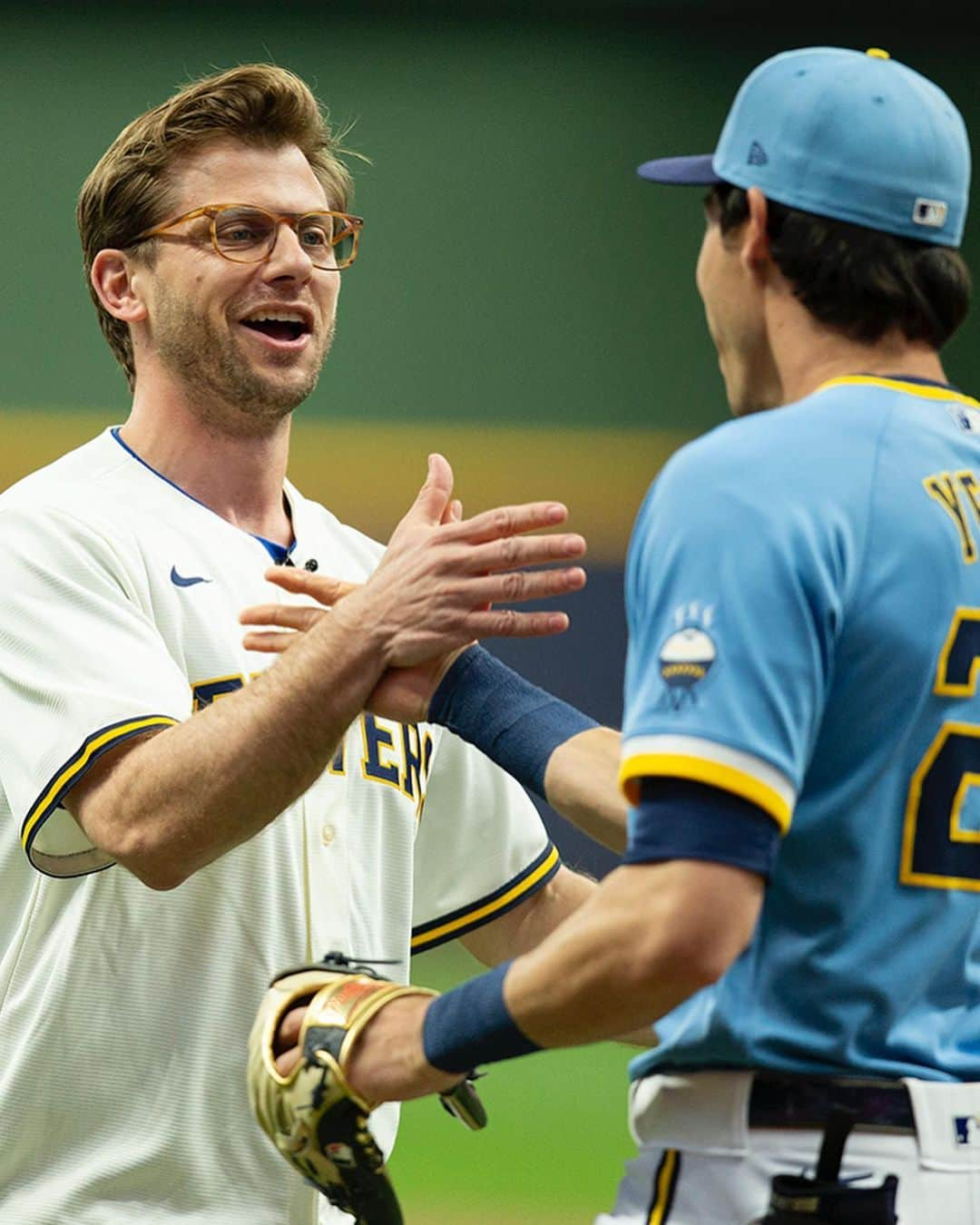 ミルウォーキー・ブルワーズさんのインスタグラム写真 - (ミルウォーキー・ブルワーズInstagram)「ICYMI: @charlieberens threw out the first pitch in honor of Wisconsin Night yesterday.   #ThisIsMyCrew」4月30日 1時14分 - brewers