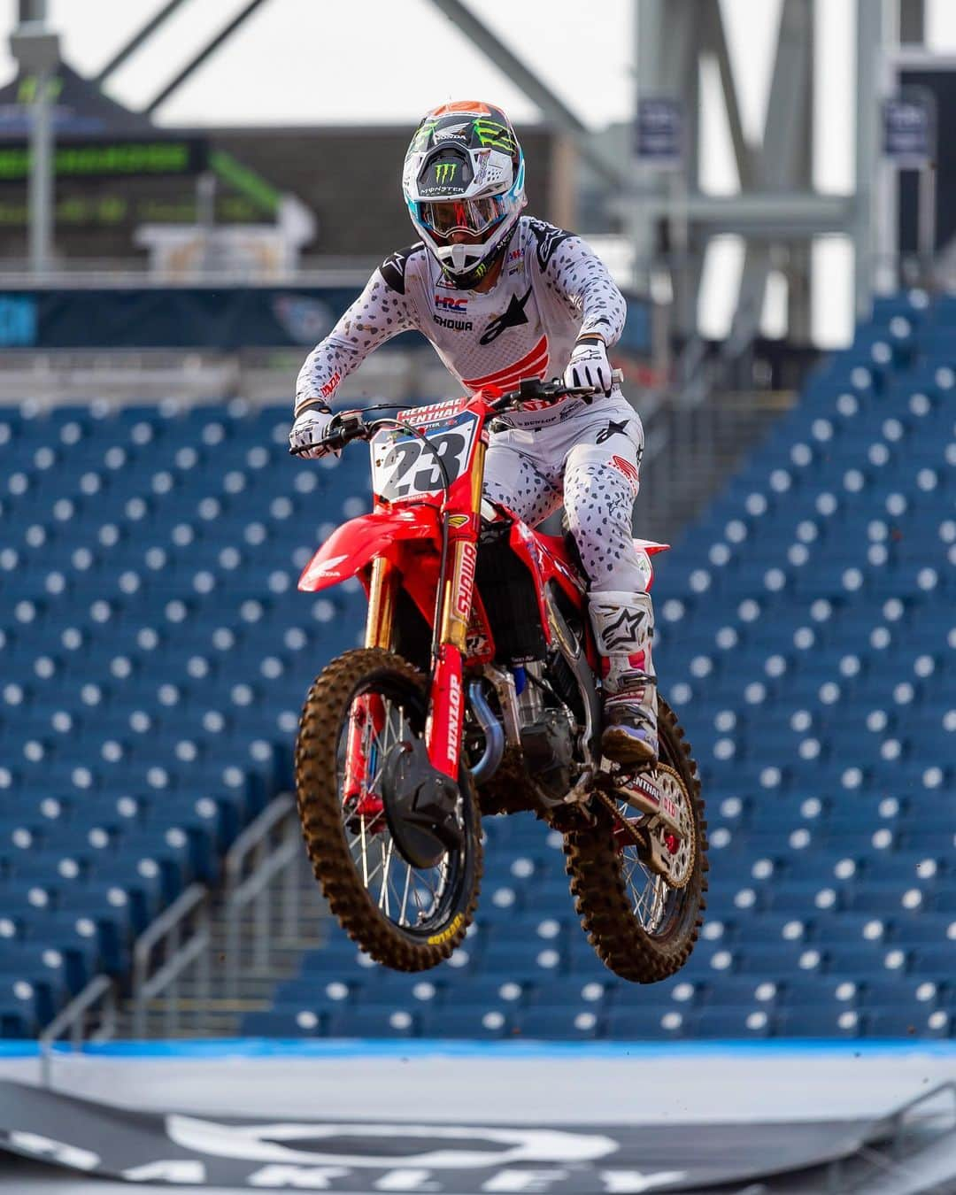 Racer X Onlineさんのインスタグラム写真 - (Racer X OnlineInstagram)「Business as usual for Chase Sexton P1️⃣ “Ready to go for today and to get it done in Nashville” 🤘🏼 Photos: @align.with.us #SupercrossLIVE」4月30日 1時23分 - racerxonline