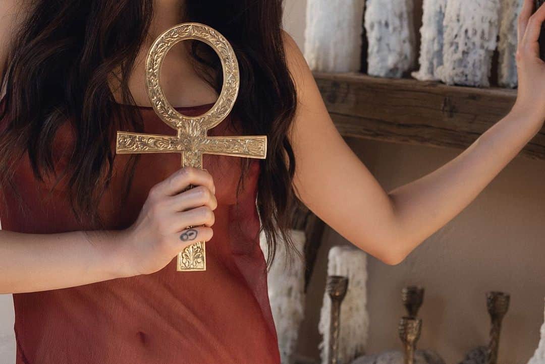 GODDESS OF LOVEのインスタグラム：「To die in my prime will be best for me. We are all primed for death before “dying”. For most, death will be the most spiritual thing that ever happens to them in this life. Death is one of the greatest mysteries that everyone should explore. I’m not going to be writing long captions anymore. I’m working on my book which will touch on many topics and include much of my life story as well.」