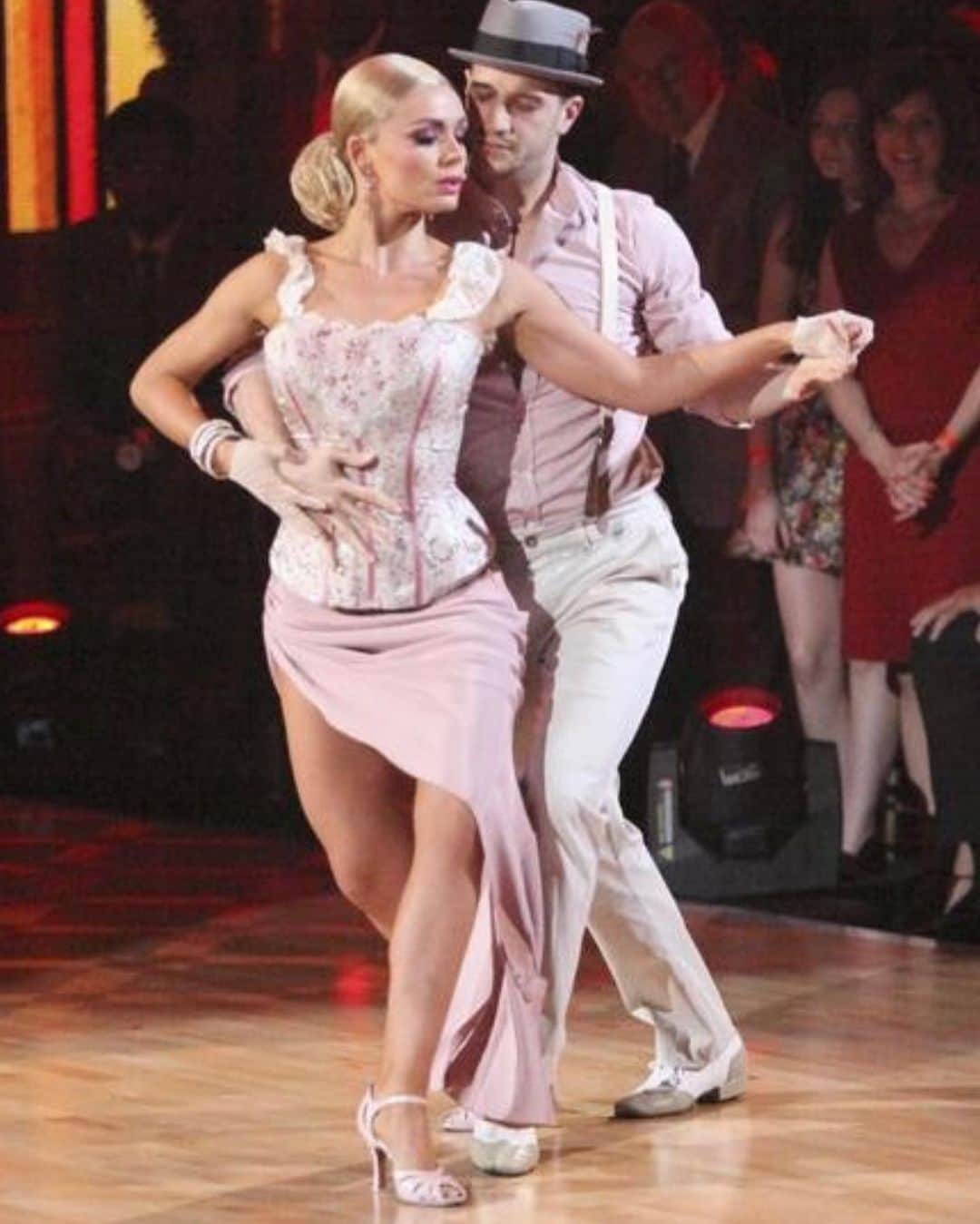 キャサリン・ジェンキンスさんのインスタグラム写真 - (キャサリン・ジェンキンスInstagram)「On #internationaldanceday giving a shout out to @markballas @shirleyballas and the whole @dancingwiththestars family for an experience I always treasure ❤️ #DWTS #Dancing #Ballroom @bbcstrictly」4月30日 1時27分 - katherinejenkinsobe