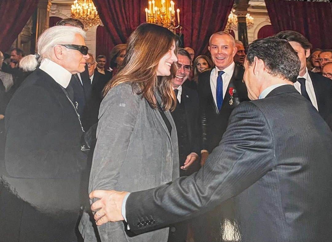 ジトロワのインスタグラム：「Sous le ciel de l’Élysée hommage à Karl Lagerfeld  #metball2023 #karllagerfeld #CarlaBruni #JeanClaudeJitrois #metball」