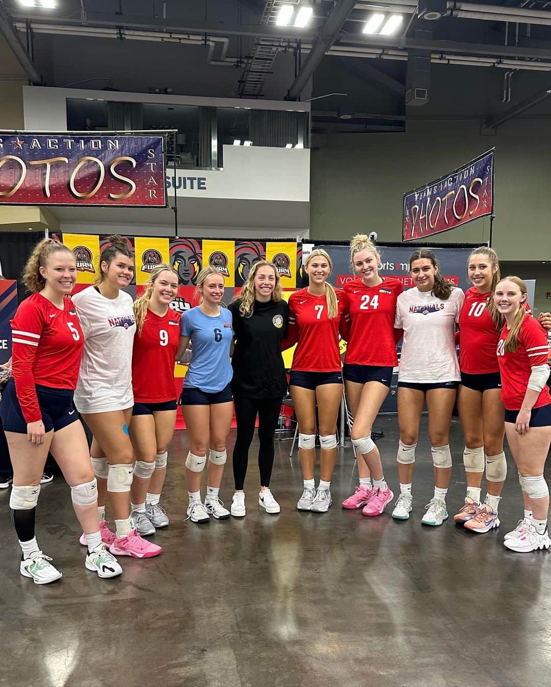 USA Volleyballさんのインスタグラム写真 - (USA VolleyballInstagram)「A familiar face in the building! Morgan Hentz is here at #gjnc18 on behalf of Pro Volleyball Federation and the Columbus Fury. Morgan has been signing autographs, taking pictures, and offering advice!」4月30日 2時52分 - usavolleyball