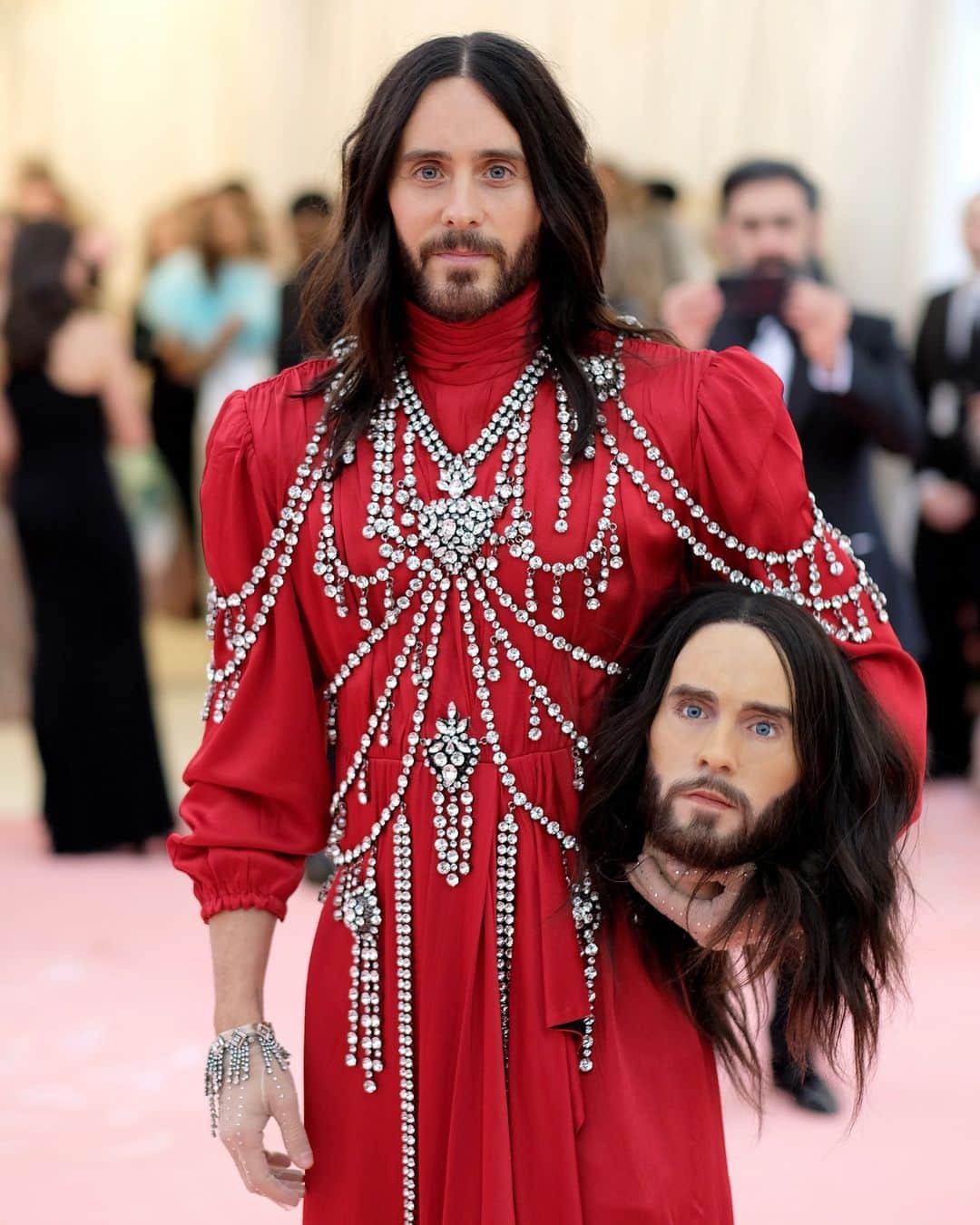 GQさんのインスタグラム写真 - (GQInstagram)「For decades, the first Monday in May has showcased boundary-busting style moments. With only two days away of this year's #MetGala event, we look back at the folks who have honored the night's fashion-first ethos through the years. See the most memorable looks at the link in bio.」4月30日 3時01分 - gq