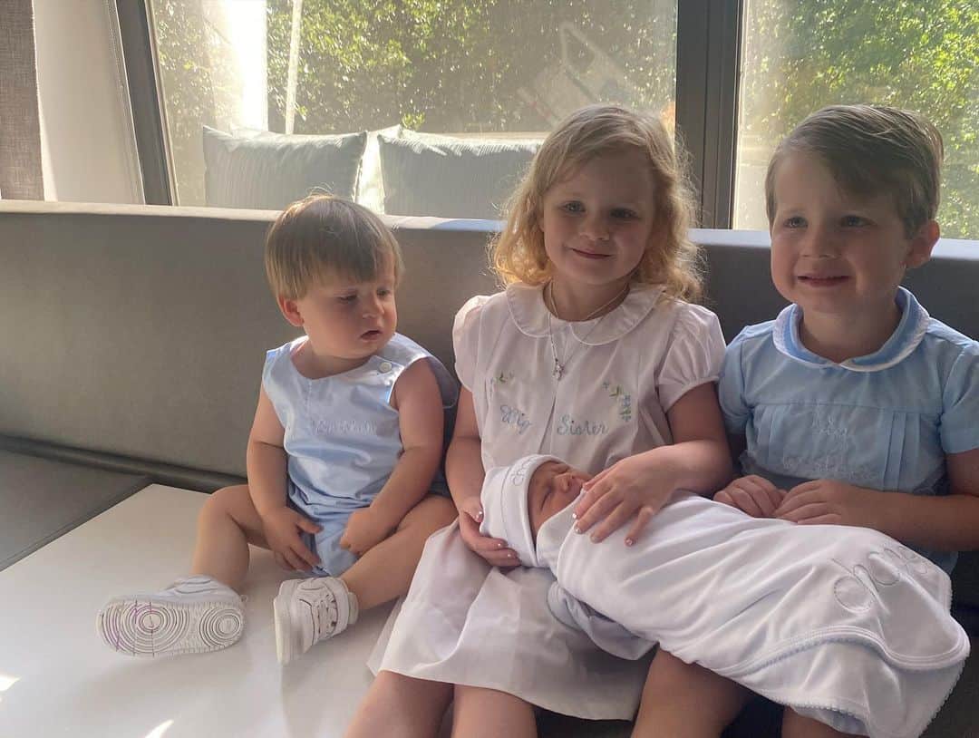 ジョン・イスナーのインスタグラム：「4-14-23. Our family got a little bit bigger with the addition of Chapel Lee Isner. The Lord has blessed us in so many ways. @madkool13 you are incredible!💜💙💙💙」