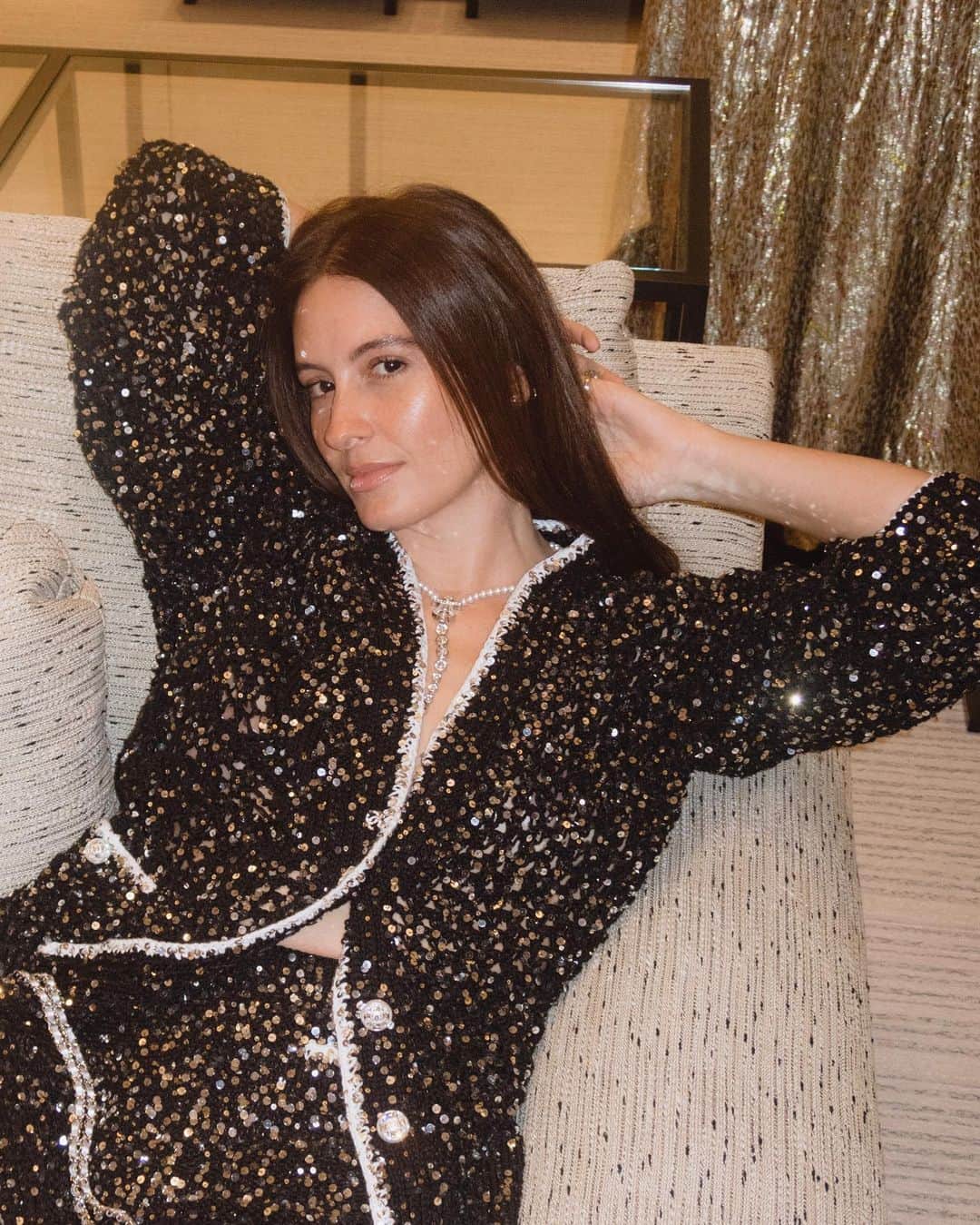 タリアナ・バルガスのインスタグラム：「CHANEL: creatividad, innovación, artesanía y en este caso mucho brillo ✨  Fashion changes, but style endures." Coco Chanel   🎞️ @luciansalazar」