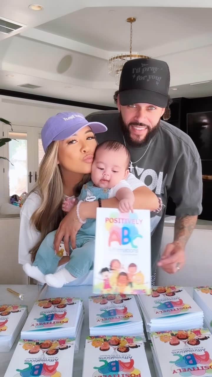 リアン Vのインスタグラム：「Our first Children’s book! ✨Positively ABC Affirmations.✨  is AVAILABLE NOW on @shoplianev ! 📚 Don and I wanted to create a book that taught @zaiasky and other kids positive affirmations while learning their ABC’s! We hope you all enjoy it! We love you all! ❤️」