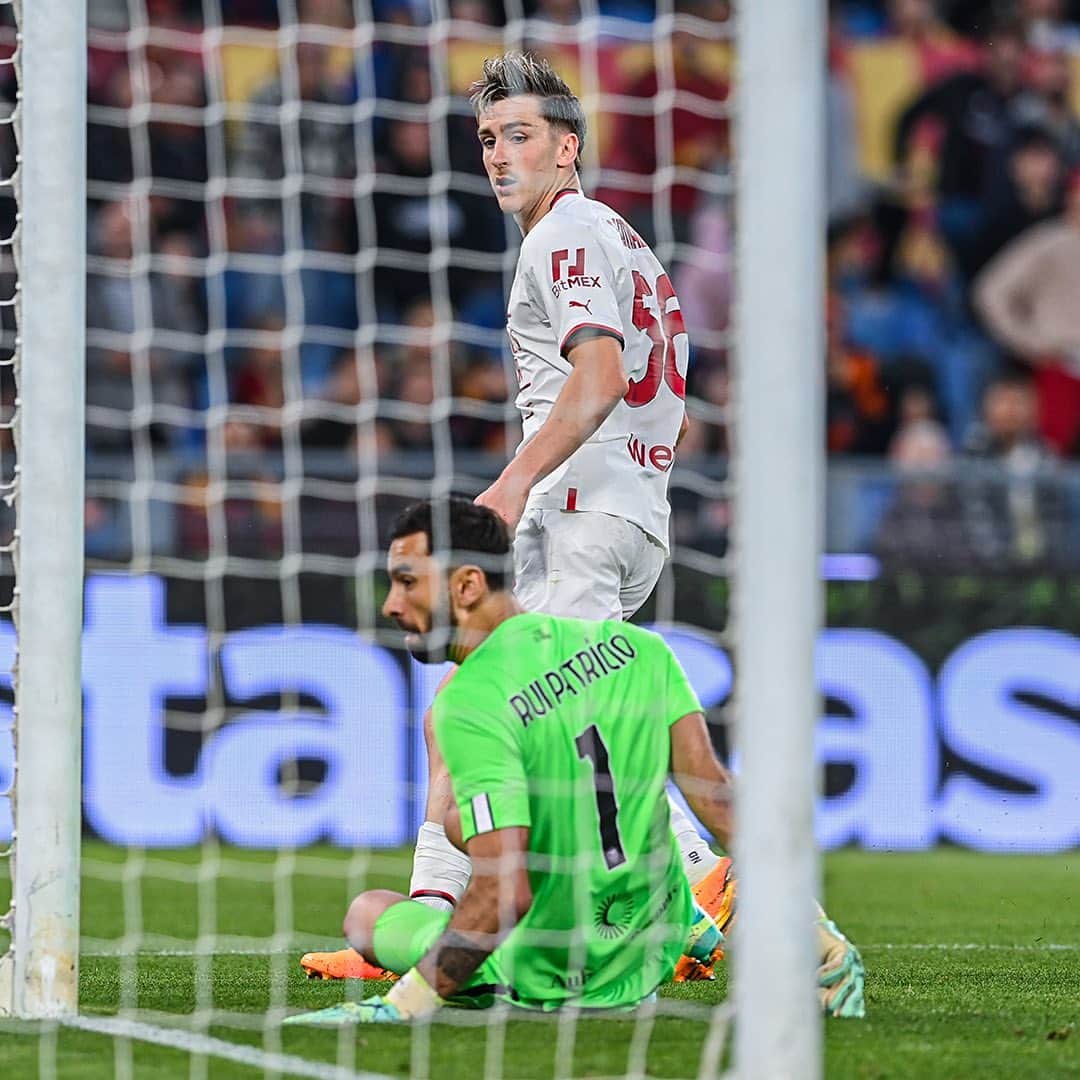 ACミランさんのインスタグラム写真 - (ACミランInstagram)「It could have gone better but also worse. 6 games left, let's see the job home 👊  #RomaMilan #SempreMilan」4月30日 3時20分 - acmilan