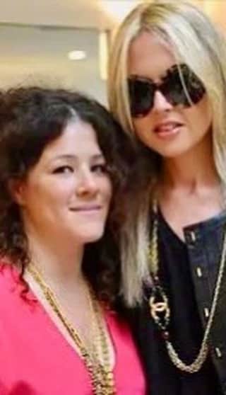 レイチェル・ゾーのインスタグラム：「I am beyond excited to have world famous hair colorist @traceycunningham1 on @climbinginheelspod this week! Tracey has clearly made it to the very top of the industry not only because of her enormous talent and kindness but even more so because she remains humble, grateful and NEVER says no. She treats her non celebrity clients the same as the A list stars she works with and never forgets where and how she started and who supported her from day one! 🎤🎧 Link in bio to listen! @cloud10 @iheartpodcast」