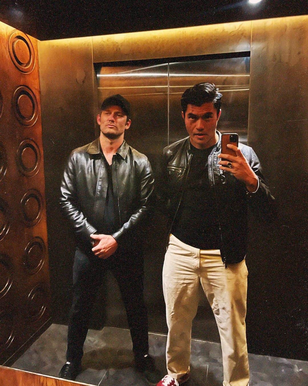 アレックス・ペティファーのインスタグラム：「Missing my big bro @henrygolding   I think it’s inevitable to say we have to make an action comedy together!!!  Starsky had Hutch Butch had Sundance   What’s the names of our characters, and what should the title be?   #leathalweapon #badboys #butchcassidyandthesundancekid #starskyandhutch」