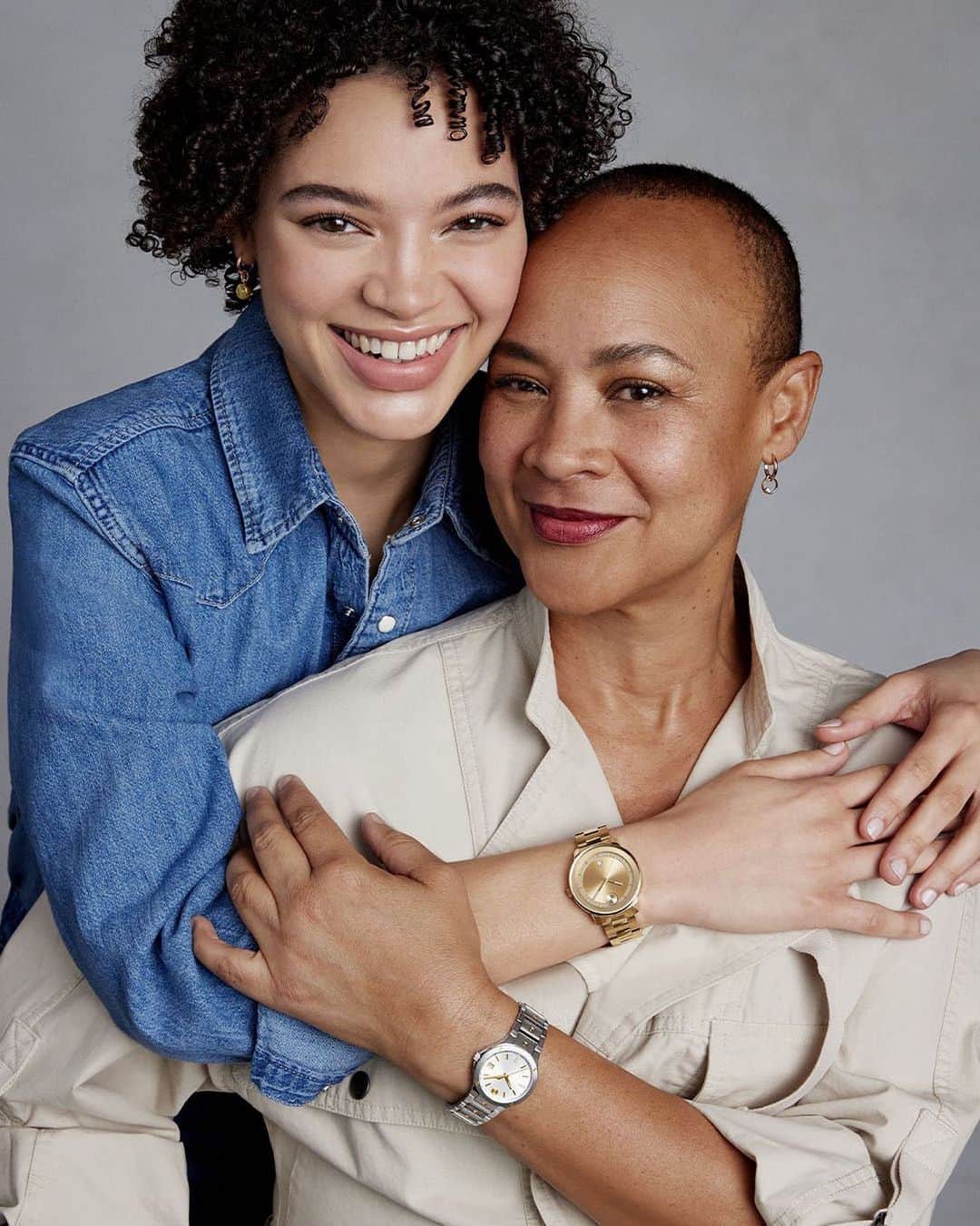 モバードのインスタグラム：「Meet model @will.oh_ and her mother, the multi-talented DJ, @yardgyal. This month, they join Movado to celebrate motherhood and explore the conversations of unconditional love, unparalleled support, abiding pride, and mutual respect. Tap to learn more. #AlwaysinMotion」