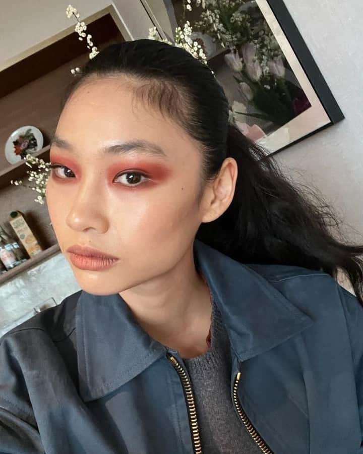 Vogueさんのインスタグラム写真 - (VogueInstagram)「Model and #SquidGames star, Hoyeon (@hoooooyeony) shared an exclusive behind-the-scenes look at the @louisvuitton show in Seoul before walking the runway for the brand's pre-fall 2023 collection show.  Tap the link in our bio to see every look from the collection.」4月30日 4時02分 - voguemagazine