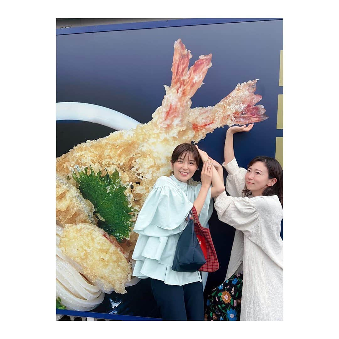 松尾翠さんのインスタグラム写真 - (松尾翠Instagram)「久しぶりに中野美奈子さんと会えました〜🫶  おうちにお邪魔させてもらって、子供達おもちゃで一緒に遊ばせてもらって 衝撃のおか泉のおうどんたべて キャンピングカー見学してもらって😂 終始わちゃわちゃ🐤(2枚目参照)  美奈子さんは、昔から、先輩だけど気兼ねなく声かけさせてもらったり、ものすごく素でいさせてくれる、さっぱりした性格が気持ちいい、素敵すぎる人柄💓 (皆さんご存じ、言わずもがなですが🫶)  そして、香川のいいところたくさん教えてくれて…  そうだ、そうだった！ 思い出した！ この感じ懐かしい😂💓  美奈しゃんは昔から旅検索のプロだった！ フジテレビ時代の夏休みにどこいくか情報は、美奈子プレゼンツでおすすめ聞いてたんだった！ 美奈子さんにもらった旅行ガイドや結婚式の本、うちにまだあります。  情報収集能力と精査のキレ味ハンパない。 やっぱり美奈ログは間違いない。  これからもついていきます🫶  で、回りきれないから また来ます🫡 @minako_nakano.official   それにしてもおか泉、美味しかったー うどんもだけど、あんなに美味しいえび天初めてかも？！  朝は、次なるおすすめうどんへ。 そして愛媛へー🚌 旅は続きます。  #おか泉 #美味しすぎたー  #うどん県  #中野美奈子 先輩　 #翠さんの地球旅  #キャンピングカーの旅  #松尾翠  #朝うどん  #待ち」4月30日 9時39分 - midori.matsuo_official