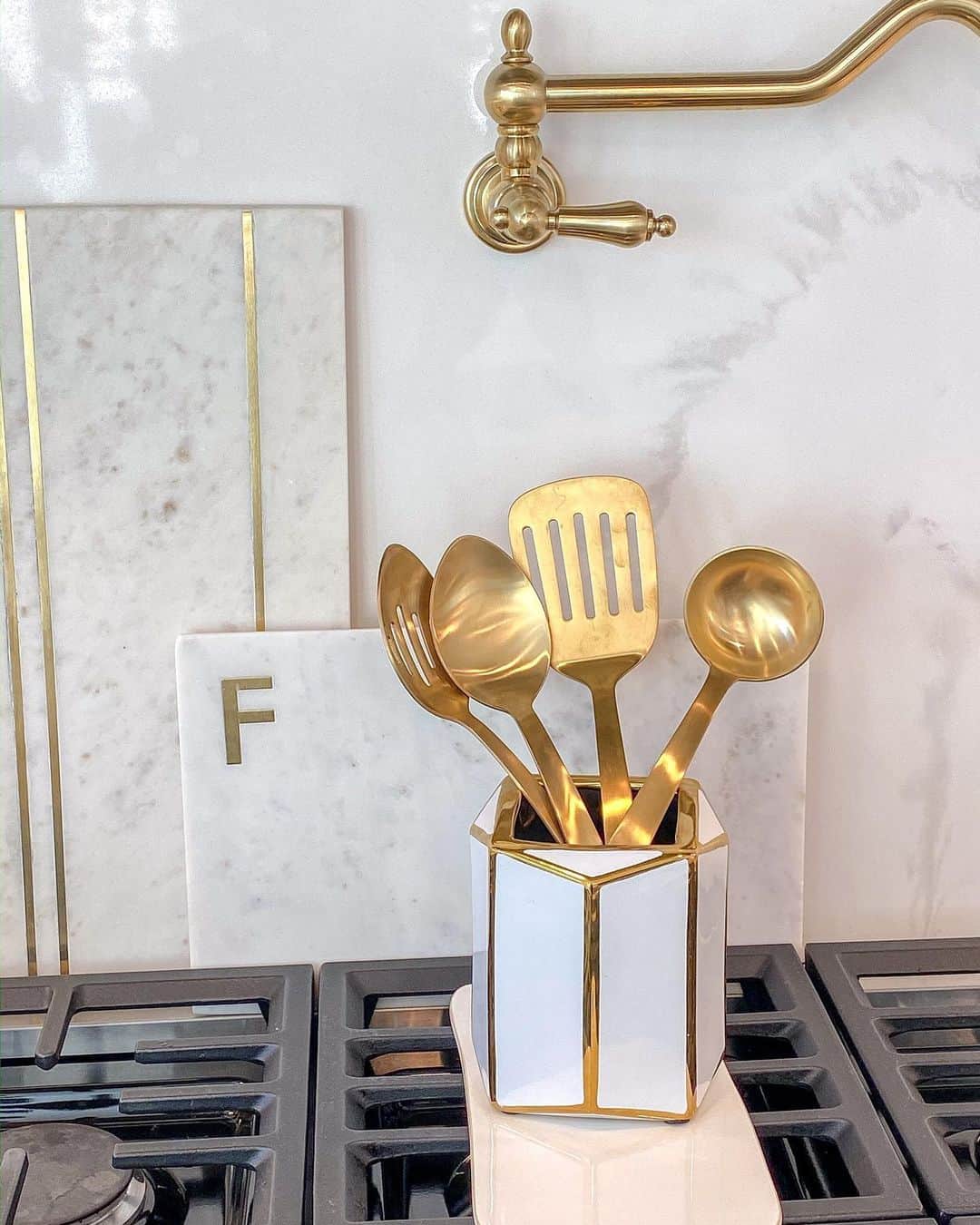 のインスタグラム：「Thank you for the love and support during our Favorite Restock Drop! We handpicked pieces that you’ve been asking for a long time, and we are so happy to finally share them with you all! 🤍 If you haven’t yet, shop our Favorite Restock Drop today at inspiremehomedecor.com  Link in bio」