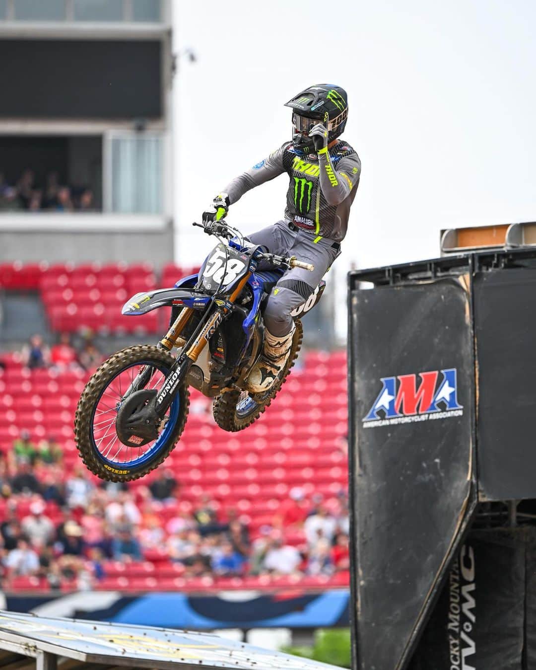Racer X Onlineのインスタグラム：「Jordon Smith taking the first 250 Heat Race to kick things off this afternoon ➡️ Photo: @align.with.us #SupercrossLive」