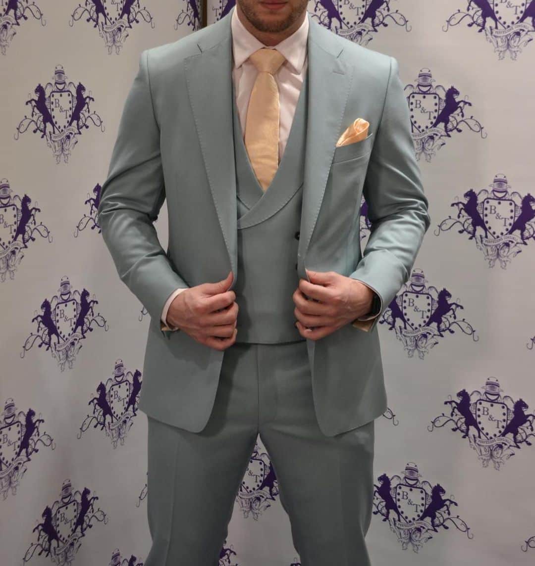 ウィル・オスプレイのインスタグラム：「Had to give a mad shoutout to @bespokeandtailoring for my beautiful suit.  Highest recommendation for their outstanding work & I’ll be back at the start of June for the next project.」