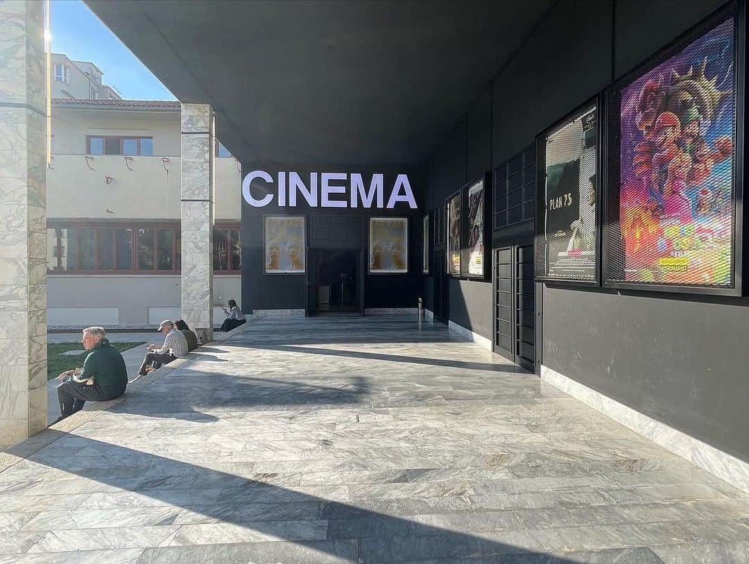 尚玄さんのインスタグラム写真 - (尚玄Instagram)「Local cinemas in Udine. I watched Ryuichi Hiroki’s “800 TWO LAP RUNNERS” at @cinemavisionario.   #MiniTheaterPark #SavetheCinema  #FEFF25 #Udine #Italy」4月30日 4時55分 - shogenism