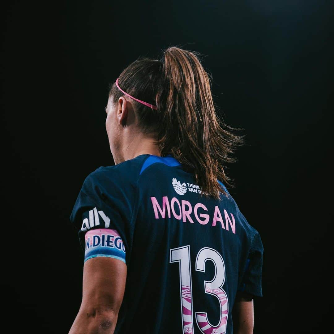 アレックス・モーガンのインスタグラム：「Home field advantage tonight🖤🐈‍⬛♟️  7 PM PT // CBS Sports // vs. Orlando」