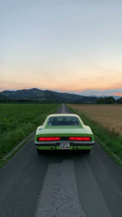 Classics Dailyのインスタグラム：「Credit @daniel.murgg  _ #Classic #classics #Classiccar #classiccars #americanmuscle #Musclecar #Musclecars #car #cars #dodge #charger」