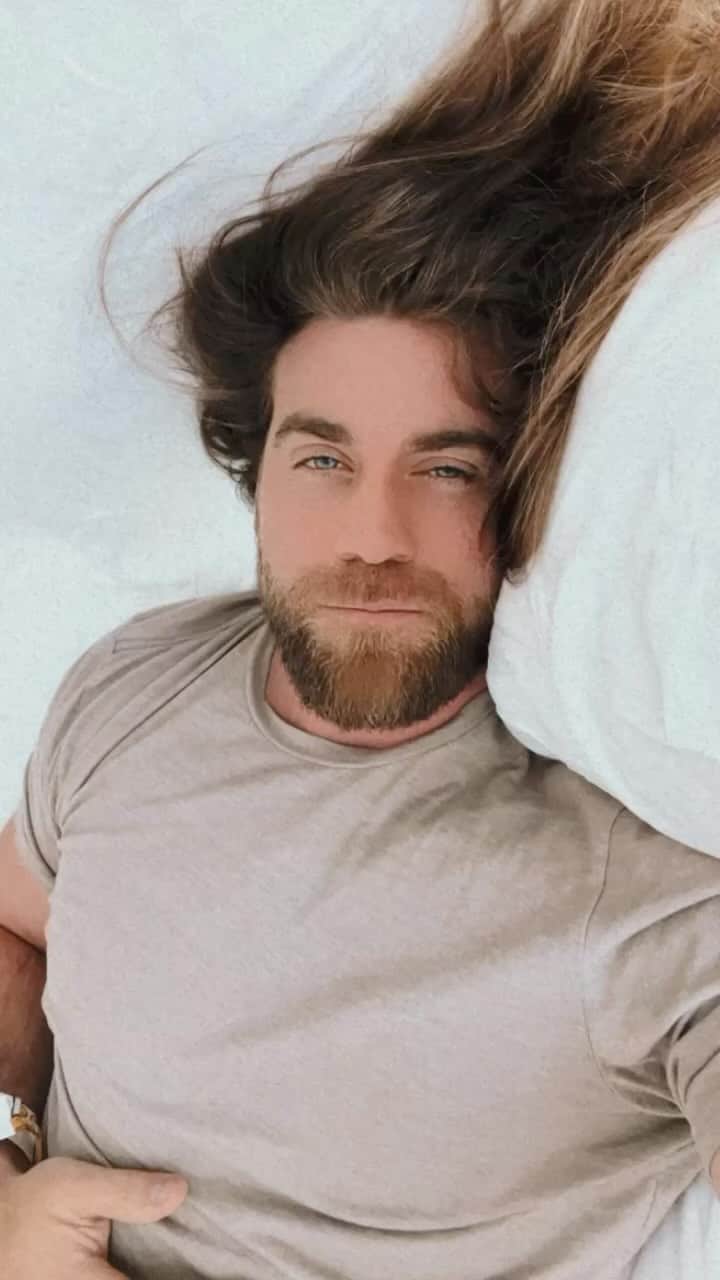 モデル、ブロック・オハーンのインスタグラム：「Stagecoach in your 30’s   😂😅」