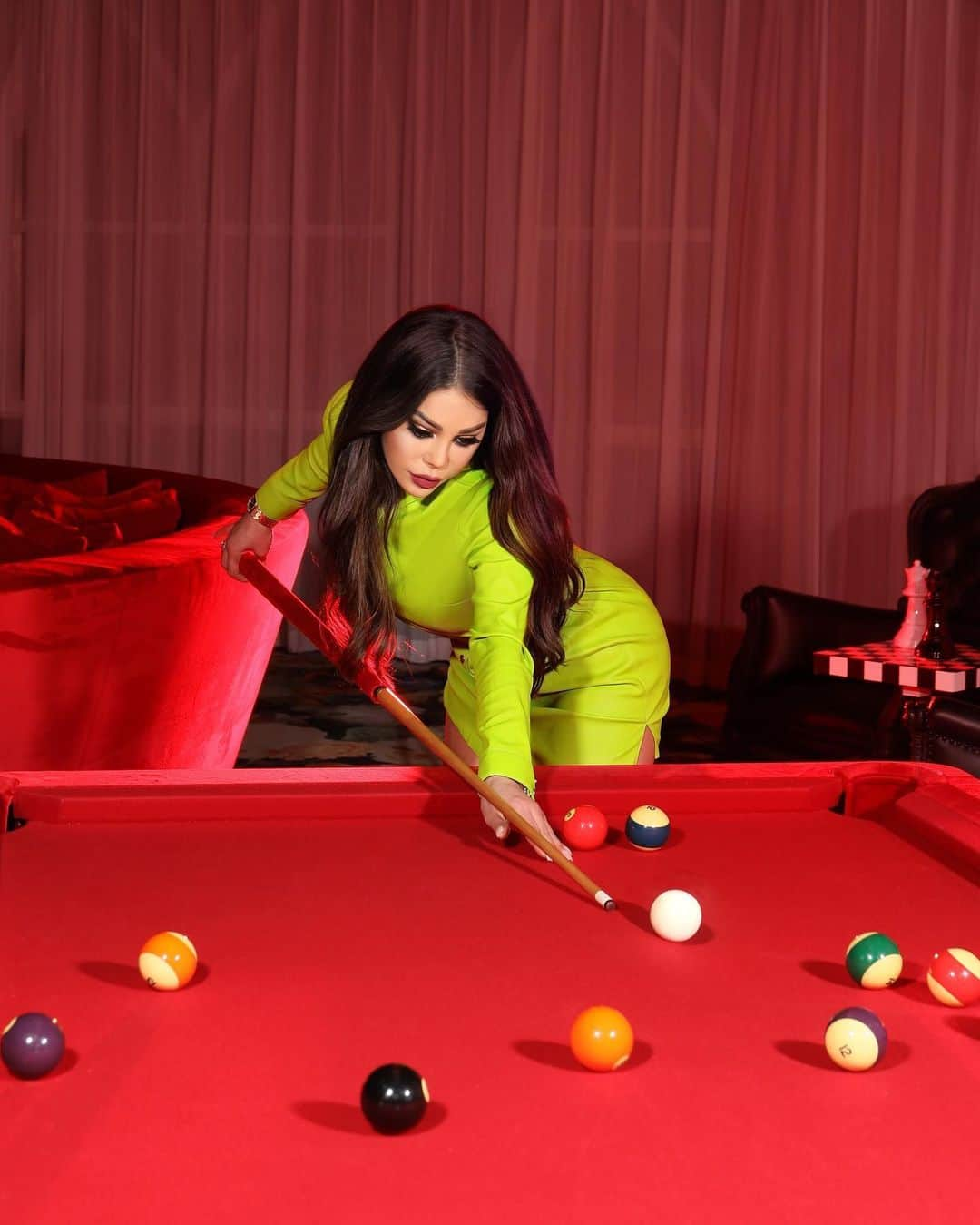 さんのインスタグラム写真 - (Instagram)「Stick With Me 😋🎱 #haifawehbe」4月30日 5時26分 - haifawehbe