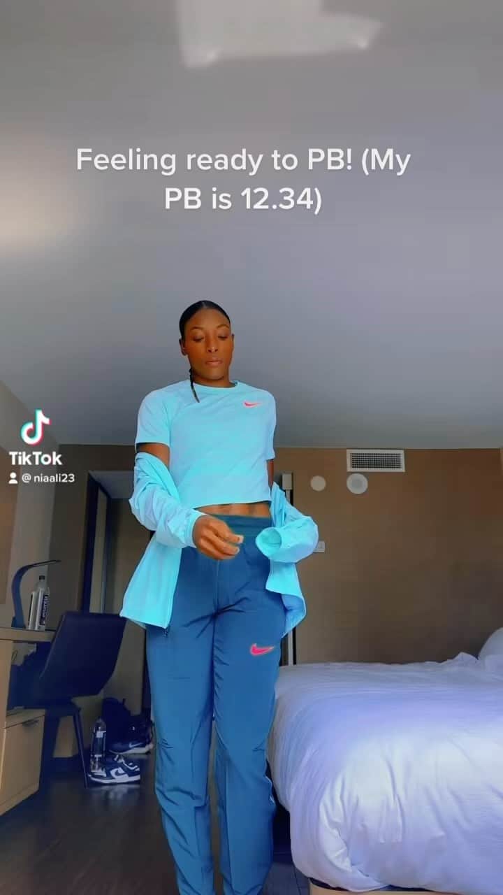 ニア・シファーティヒー・アリのインスタグラム：「See ya next time Drake :)」