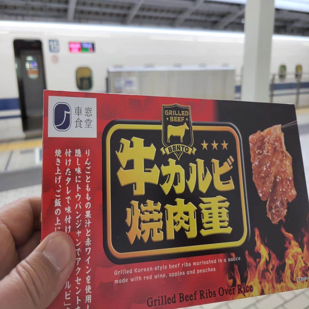 高岩竜一さんのインスタグラム写真 - (高岩竜一Instagram)「早朝から新幹線で『牛カルビ焼肉重』🐂」4月30日 6時55分 - takaiwa_t