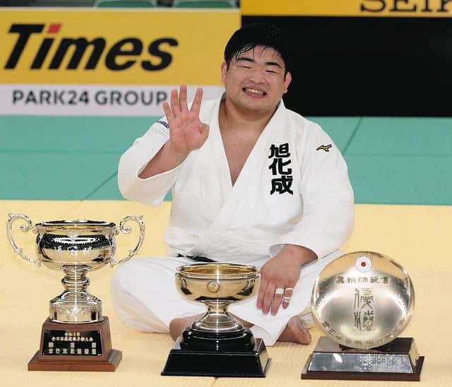 王子谷剛志のインスタグラム：「【全日本選手権】 昨日は沢山の応援ありがとうございました。 奇跡を起こすことができた背景には、自分自身を信じる力と準備力が充実していたからだと感じています。 "努力だけで道は開けるとは限らないが、努力なしでは道は開けない" 中高時代の恩師の言葉を大切にして、これからも進んでいきます。 #全日本選手権 #皆さんがいなければ達成できなかった #感謝」