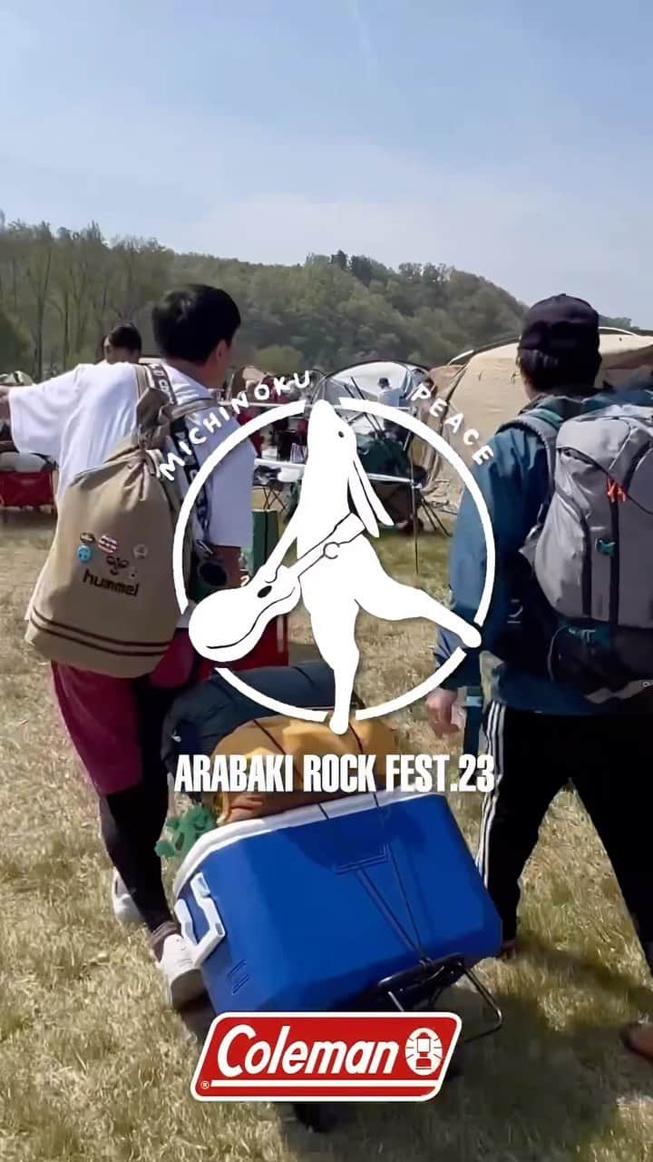 Coleman Japanのインスタグラム：「コールマン出展情報📢))  🏕️4月29日(土),30日(日) ARABAKI ROCK FEST. みちのく公園北地区 エコキャンプみちのく  おはようございます💪 宮城県で開催中のARABAKI ROCK FEST.、コールマンは磐越 ＜BAN-ETSU＞ステージ横で出展しています🏕️！  昨年と打って変わってのお天気に、キャンプサイトの皆さんの笑顔も晴れ晴れ☀️ 初日は、ARABAKIの陸奥 ＜MICHINOKU＞ステージに出演した #BRAHMAN のお友達、 #好き好きロンちゃん が遊びに来てくれました👏  コールマンブースはARABAKIオリジナルのシルクスクリーンや新商品の展示など盛りだくさんで展開しています！お買い物はもちろん、コールマン製品でご不明点などがあればお気軽にお話しに来てください！  本日もコールマンブースでお待ちしています！  #灯そうColeman #灯そうコールマン #灯そう #Coleman #コールマン #Camp #キャンプ #キャンプイベント #キャンプフェス #Outdoor #アウトドア  #ARABAKI  #アラバキ #エコキャンプみちのく #宮城 #仙台」