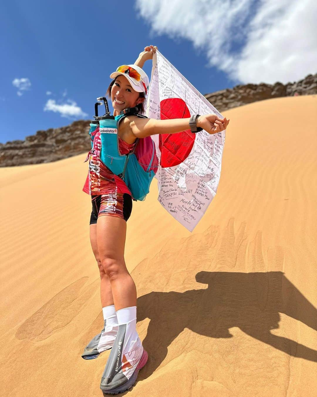 TOMOMIさんのインスタグラム写真 - (TOMOMIInstagram)「Marathon Des Sables🏜 Women 3rd🥉(Over all 19th🏅) ⌚️29:39:51  Thank you very much for your support😭🙏✨  I was definitely stronger than last time.  I couldn't win,  but I'll get stronger and get revenge.  I would be happy if you could continue to support me🙇‍♀️  Thank you so much ✨ I love everyone🥹🫶🏾❤  ┈┈┈┈┈┈┈┈┈┈┈┈┈┈┈┈┈┈┈┈ 取り急ぎ🙇‍♀️ 本当にたくさんの応援ありがとうございました！  たくさん応援パワーや温かいメッセージのおかげで 前回よりも確実に強くなれました。  優勝という位置にはまだまだ届かなかったけど もっと強くなって必ずリベンジします。  今後は海外のステージレースを中心に 走力、持久力、忍耐力を強化します！  そして必ずMDSで優勝して世界一になります。  引き続き応援してもらえたら嬉しいです。  本当にたくさんの応援心の底からありがとうございました😭✨  みんな大好きです🥹🫶🏾❤️  Special support🤝 @spot_llc  @narurebo  @orehasesshusu  @phiten_official   #athlete #running #marathon #trail #trailrunning #mountain #japan #runner  #尾藤朋美 #世界のBITOH #日本代表 #アスリート #ランナー #トレイルランナー #マラソン #トレイルランニング  #世の中で最も過酷なマラソン  #サハラ砂漠250kmマラソン  🏜@marathondessables with @use.repost ・・・ The French Maryline Nakache wins this fifth stage 💪🏻  Aziza El Amrany and Tomomi Bitoh follow her on the podium!  📲 Follow the race live on our website 👉🏻 Watch the finish line live 🔗 All links in the bio!  📸 @marta_bacardit_photography   #MarathonDesSables #MarathonDesSables2023 #MarathonDesSables23 #MDS」4月30日 7時40分 - tomomi_fitness