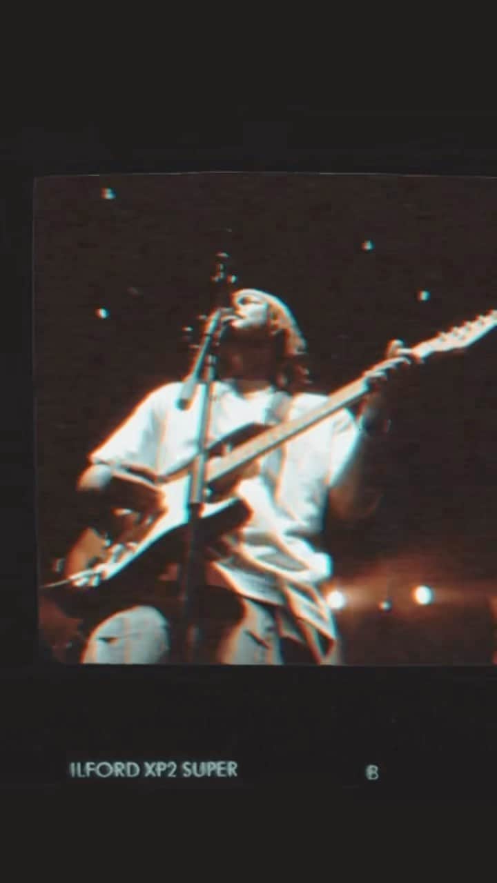 のインスタグラム：「I had a great time opening up for @ellamai in DC. My next stop is in Dallas tomorrow and I’m really looking forward to singing for y’all. #crashandburn #newmusic #RNB #liveshow」