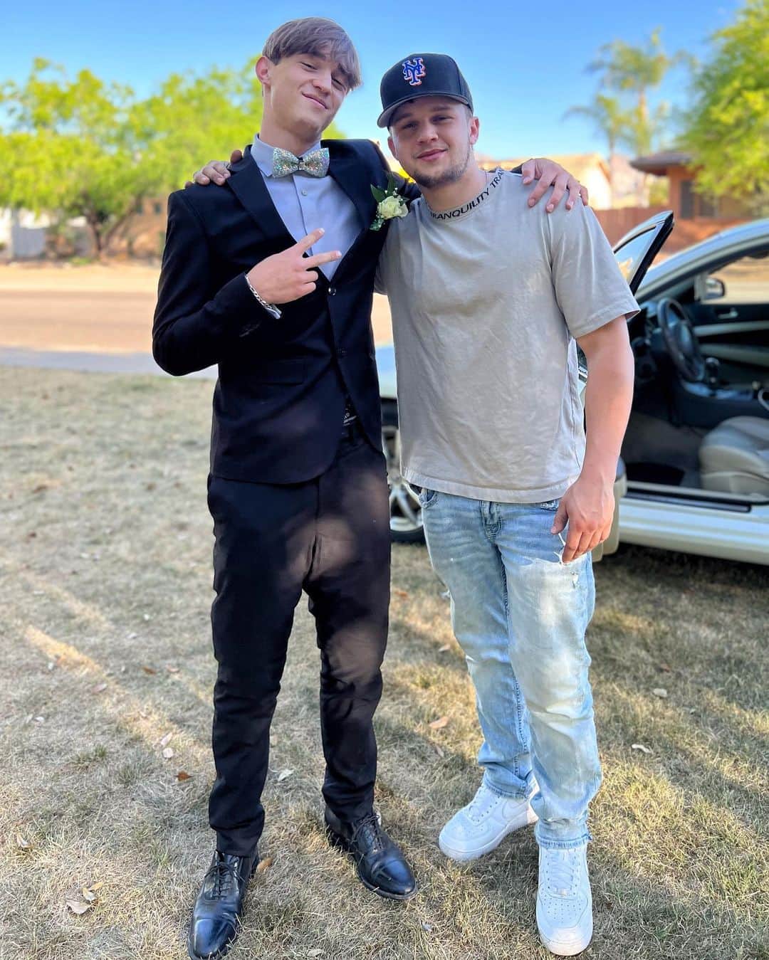 ギャビン・マッキントッシュのインスタグラム：「crazy seeing you grow up so fast. seems like we were kids not that long ago. proud of you and who you’ve become bro ✊🏼」