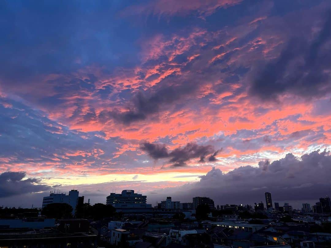 渡辺達生さんのインスタグラム写真 - (渡辺達生Instagram)「2023.04.30…久しぶりに夕焼けを撮った。ここのところ夕焼けとタイミングが合わなかったんだ… やっぱり良いね夕焼け☀️ #tatsuowatanabe」4月30日 18時46分 - tatsuowatanabe