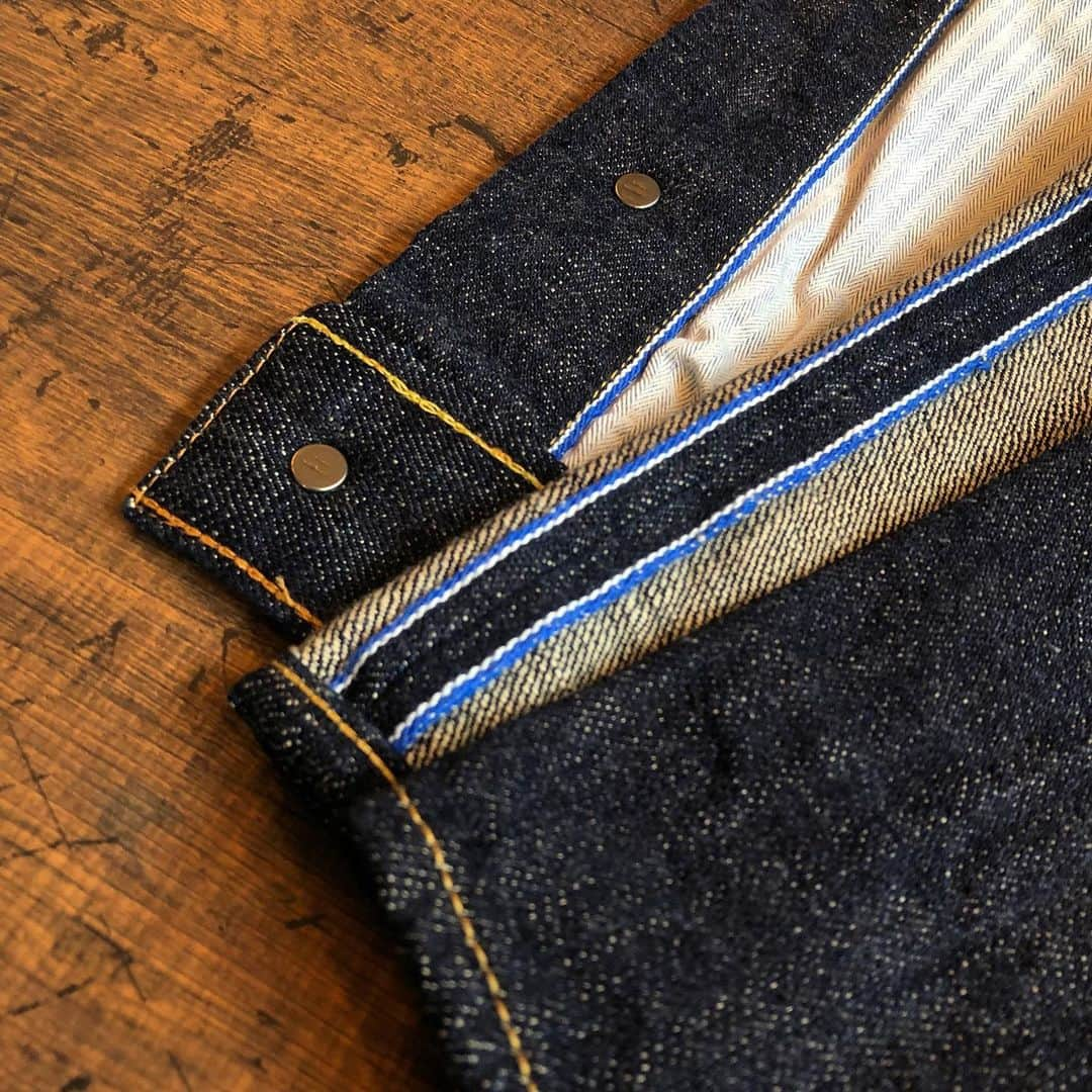 Denimioさんのインスタグラム写真 - (DenimioInstagram)「For this #selvedgesunday, little close up of all of the exposed selvedge of #tanukijeans new zetto benkei series!!  #Denimio #denim #denimhead #denimfreak #denimlovers #jeans #selvedge #selvage #selvedgedenim #japanesedenim #rawdenim #denimcollector #worndenim #fadeddenim #menswear #mensfashion #rawfie #denimporn #denimaddict #betterwithwear #wabisabi」4月30日 18時50分 - denimio_shop