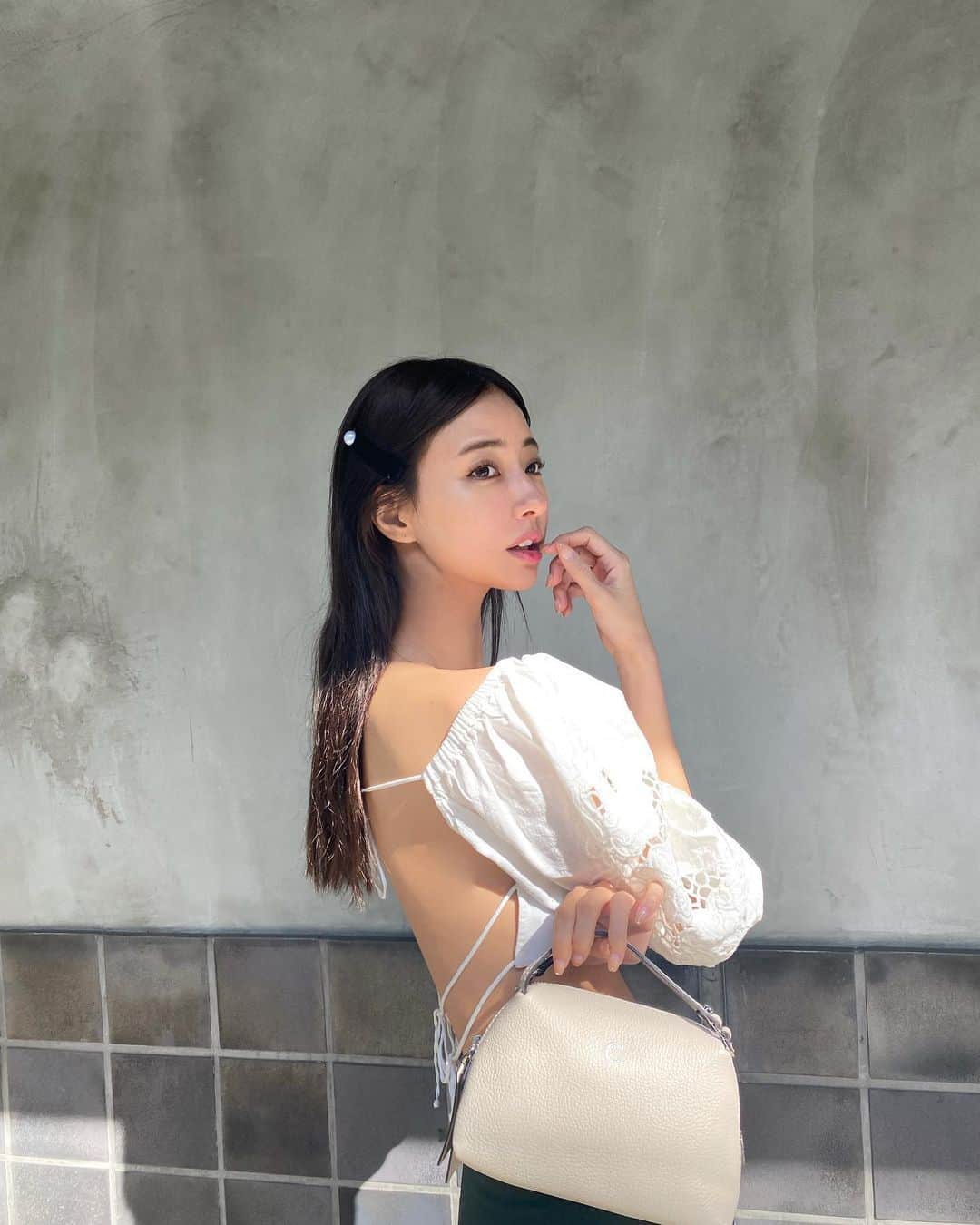 愛甲千笑美のインスタグラム：「☀️☀️  👚　@zara 👖　@uniqlo_jp  👜　@giannichiarini_jp   かばんは銀座店で刺繍を入れられます！ #giannichiarini #私服」