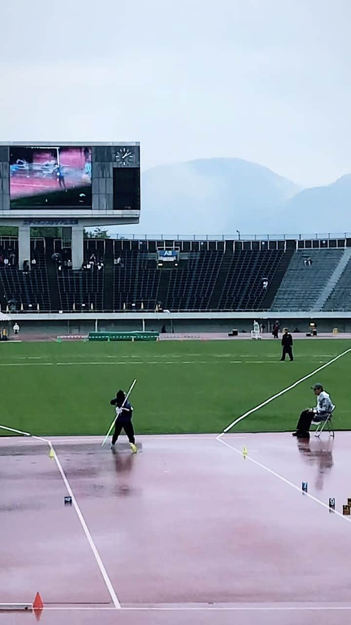 のインスタグラム：「Oda GP 56.34m 6pl with half run up ☔️ 雨の中たくさんの応援ありがとうございました❤️‍🩹怪我とかはないので大丈夫ですが、雨の試合、鬼疲れ🫠次は木南記念5/6大阪長居👉晴れるといいなあ💭」