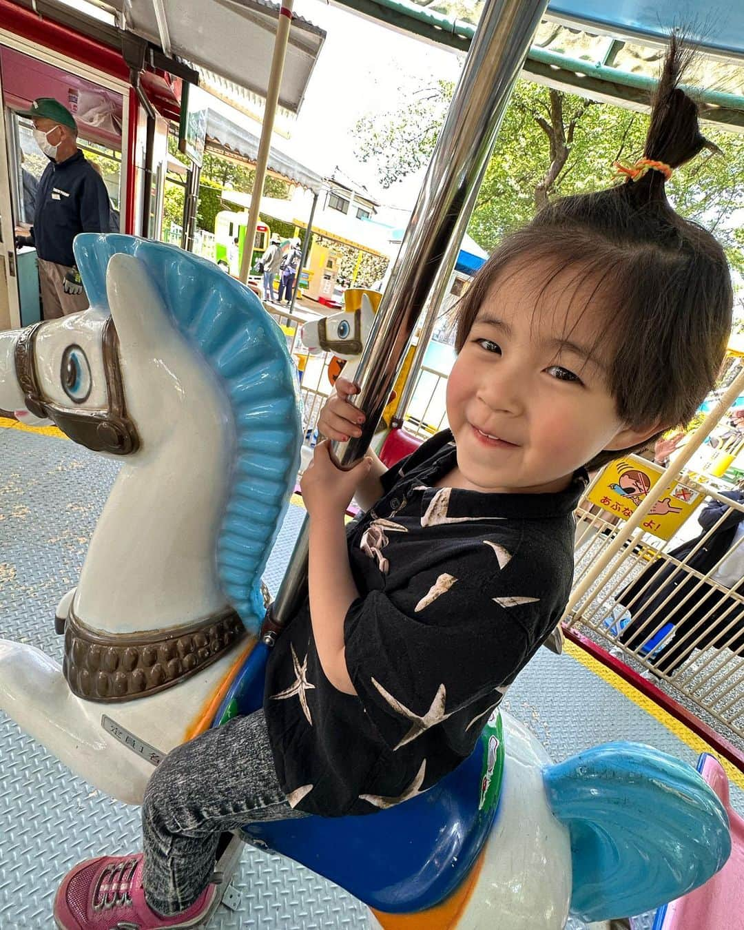 美奈子さんのインスタグラム写真 - (美奈子Instagram)「先日 おちびーず達と動物園へ行ってきました。  小雪がここ最近 動物園に行きたい〜と言ってたので 行けてよかった〜。  久しぶりの動物園楽しかった〜  こうやってお出かけも 人数減ったなあ。  大きい組は 各自色々予定があるから なかなか予定も合わないしね。  ちょっと寂しい。。 この子達は いつまで一緒にお出かけしてくれるのかな。  その時まで 沢山沢山いろんなとこへ 連れてってあげたい。  一緒にいろんなことを楽しみたい。  まだまだ見たことない景色はいっぱいあるからなあ〜。  楽しみだー。  #動物園 #おちびーず #れんとはおちびーずじゃない #って怒られそう #楽しかった」4月30日 17時22分 - minako_official